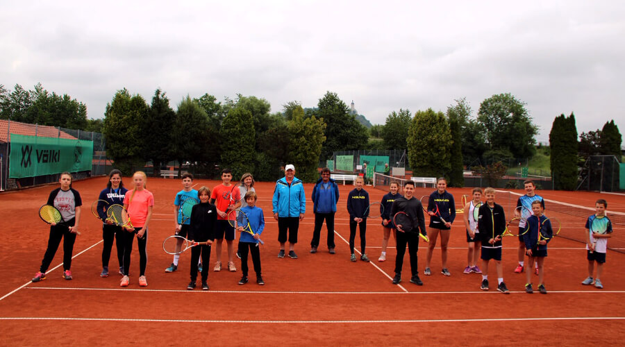 Tennisjugend startet mit 2 Freundschaftsspielen in die Tennissaison TSV 1883 Bogen Tennis e.V.